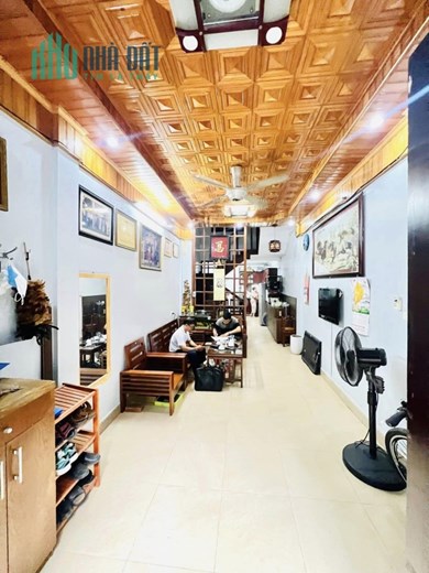LẠC LONG QUÂN TT CẦU GIẤY - KHU VÍP - 18M RA Ô TÔ TRÁNH - GẦN PHỐ - NHÀ ĐẸP - Ở NGAY - GẦN HỒ TÂY -