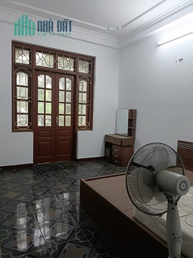 CHO THUÊ NHÀ MẶT PHỐ NGỌC HỒI  101 M2, 5 TẦNG, KINH DOANH  GIÁ CHỈ 16 TRIỆU/THÁNG.