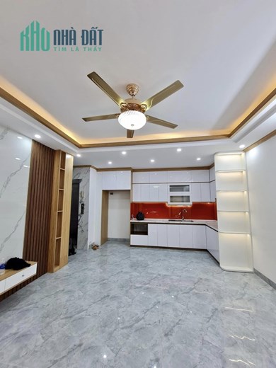 Nhà mới đẹp thang máy Chùa Bộc 40m2 6 tầng gần phố giá 7.1 tỷ