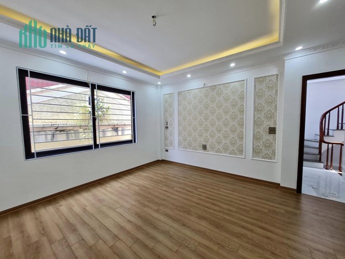 Nhà mới đẹp thang máy Chùa Bộc 40m2 6 tầng gần phố giá 7.1 tỷ