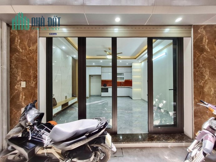 Nhà mới đẹp thang máy Chùa Bộc 40m2 6 tầng gần phố giá 7.1 tỷ