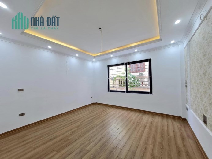 Nhà mới đẹp thang máy Chùa Bộc 40m2 6 tầng gần phố giá 7.1 tỷ
