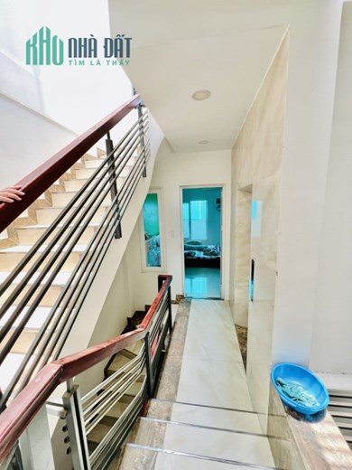 Bán gấp nhà Hẻm nhựa 8m Hòa Bình,100m2 1 trệt 5 lầu, thang máy chỉ 12.5 tỷ.