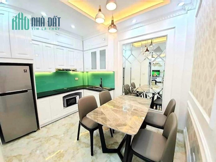 Bán nhà Đại La, Hai Bà Trưng 35m, gần phố, mới đẹp, full nội thất, xách vali về ở luôn.