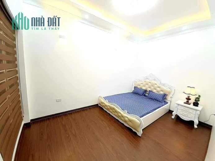 Bán nhà Đại La, Hai Bà Trưng 35m, gần phố, mới đẹp, full nội thất, xách vali về ở luôn.