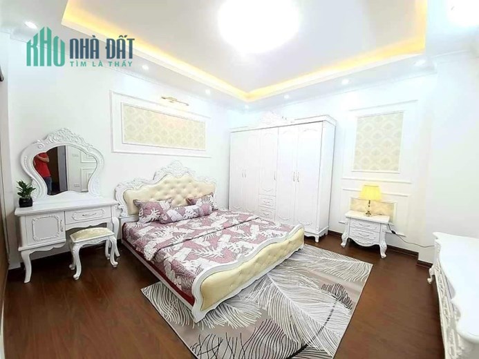 Bán nhà Đại La, Hai Bà Trưng 35m, gần phố, mới đẹp, full nội thất, xách vali về ở luôn.