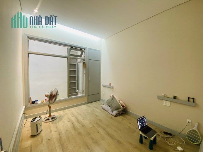 Cho thuê NNC hẻm ôtô đường Thành Thái P14.Q10. Giá 15 triệu