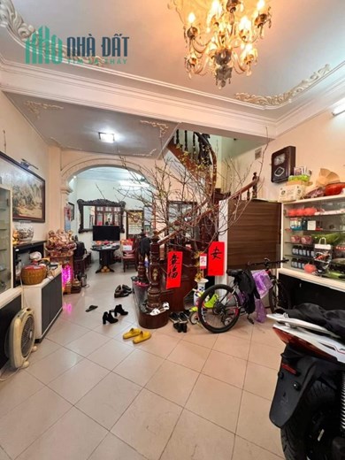 BÁN NHÀ MẶT NGÕ BÙI HUY BÍCH, GIẢI PHÓNG, 5T DT 49m Ô TÔ VÀO NHÀ. HƠN 4 Tỷ