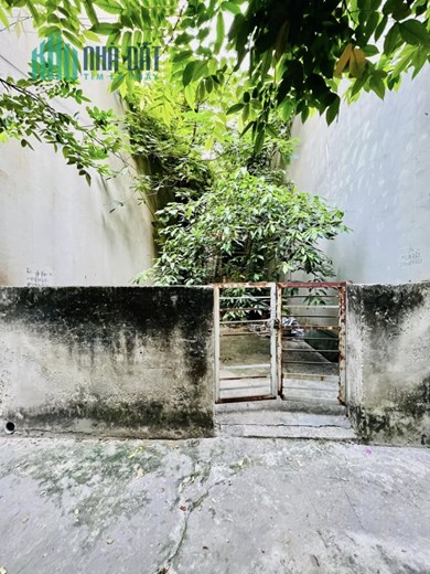 ĐẤT HIẾM - NỞ HẬU - NGÕ 4M - 40M RA PHỐ MỚI HẠ YÊN QUYẾT - SAU NHÀ LÀ LƯNG TRƯỜNG MẦM NON YÊN HOÀ
