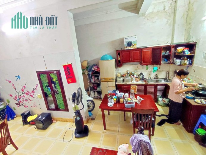 ĐẤT HIẾM - NỞ HẬU - NGÕ 4M - 40M RA PHỐ MỚI HẠ YÊN QUYẾT - SAU NHÀ LÀ LƯNG TRƯỜNG MẦM NON YÊN HOÀ