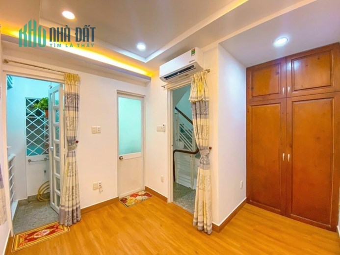 Bán nhà Nơ Trang Long 10m ra MT 4 tầng giá chỉ 3.x tỷ