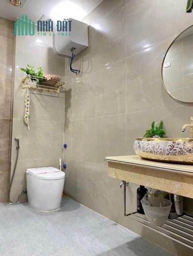 NHÀ ĐẸP SIÊU HIẾM , BA BỨƠC RA MẶT PHỐ XUÂN LA , NGÕ THÔNG RA VÕ CHÍ CÔNG . DIỆN TÍCH HƠN 30 M .