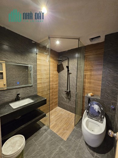 Bán nhà Ngọc Lâm, 3 thoáng, ô tô, 85 m2, 4T, chỉ nhĩnh 10 tỷ.