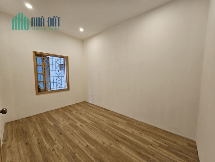 Bán nhà Ngọc Lâm, 3 thoáng, ô tô, 85 m2, 4T, chỉ nhĩnh 10 tỷ.