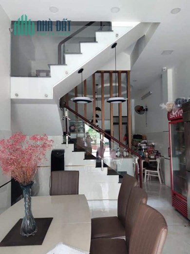 Bán nhà Hẻm nhựa Tô Hiệu 8m ô tô vào nhà 4,4 x 16 4 tầng chỉ nhỉnh 10 tỷ.