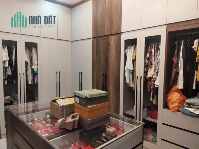 Bán nhà Hẻm nhựa Tô Hiệu 8m ô tô vào nhà 4,4 x 16 4 tầng chỉ nhỉnh 10 tỷ.