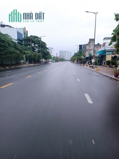 Bán nhà Hẻm nhựa Tô Hiệu 8m ô tô vào nhà 4,4 x 16 4 tầng chỉ nhỉnh 10 tỷ.