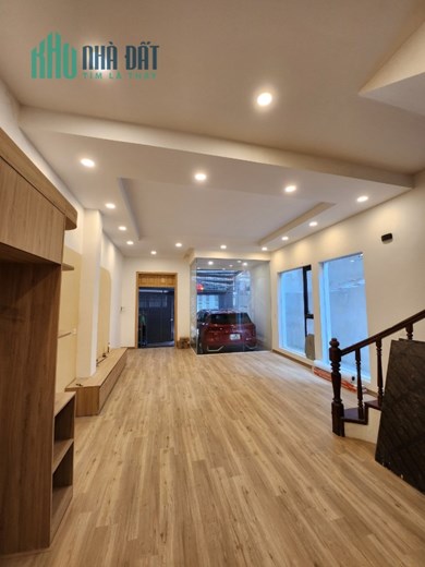 Bán nhà Ngọc Lâm, 3 thoáng, ô tô, 85 m2, 4T, chỉ nhĩnh 10 tỷ.