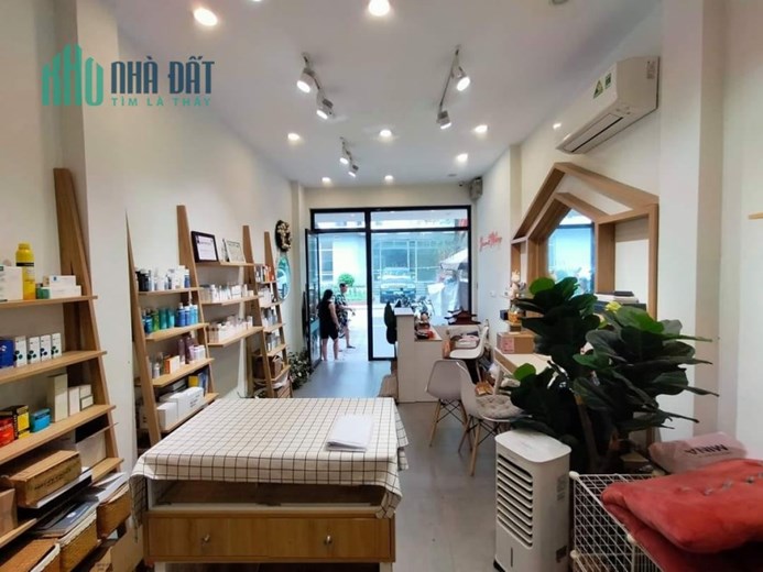 Bán nhà Lâm Du 1 bước ra phố, view đê thoáng vĩnh viễn phù hợp gia đình trẻ.
