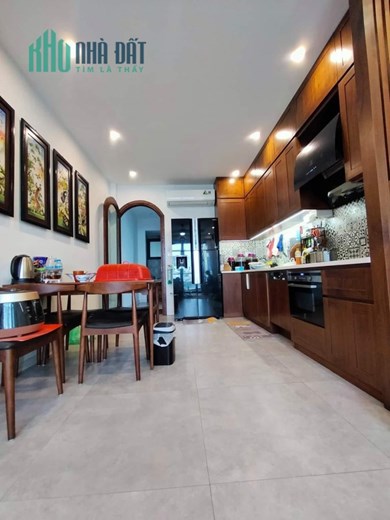 Bán nhà Lâm Du 1 bước ra phố, view đê thoáng vĩnh viễn phù hợp gia đình trẻ.
