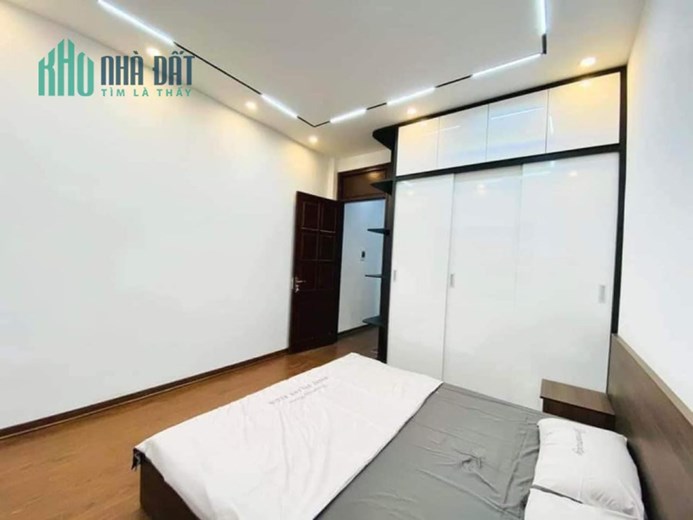 Bán nhà Lâm Du 1 bước ra phố, view đê thoáng vĩnh viễn phù hợp gia đình trẻ.