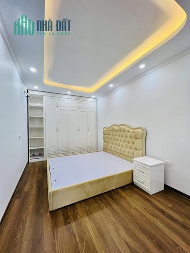 BÁN NHÀ -THẠCH BÀN- LONG BIÊN-NHÀ ĐẸP 3 TỶ- CHỦ TỰ XÂY- SỔ PHÂN LÔ - Ô TÔ ĐỖ.