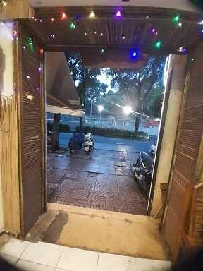 Cần cho thuê nhà nguyên căn có thể vừa ở vừa kinh doanh buôn bán tại 131 Nguyễn Du, Q1