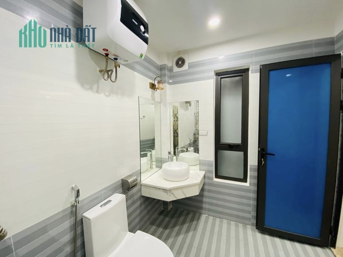 Nhà đẹp Phố Khương Trung, ngõ rộng gần ô tô, gần phố 35m2 giá chỉ nhỉnh 3 tỷ