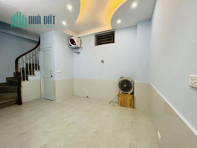 Nhà đẹp trung tâm quận Thanh Xuân ngõ thông tứ tung xe máy tránh 27m2, 5T, 2.7 tỷ