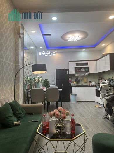 Bán nhà đẹp 2 tầng 2PN, 37m2, Lạc Long Quân, Tân Bình, chỉ 3.75 tỷ TL