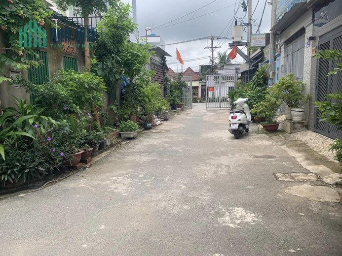 BÁN NHÀ KHU DÂN TRÍ CAO TOÀN CÁN BỘ Ở CỰC KỲ AN NINH- XE HƠI ĐẬU CỬA- SỔ VUÔNG ĐẸP- HOÀN CÔNG ĐẦY
