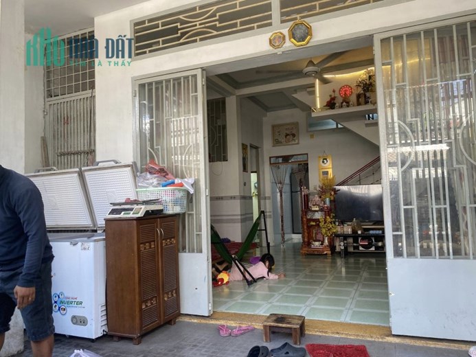 NHỈNH 7 TỶ NHÀ NGANG 5.2M BỀ THẾ - 60M2 - HẺM NHỰA 6M - GẦN MẶT TIỀN - XE HƠI VÀO NHÀ.