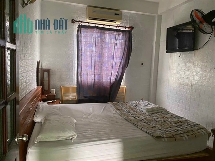 Nhà mặt tiền Lý Phục Man có sẵn dòng tiền 100tr tháng.