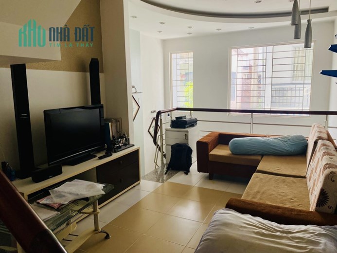 BÁN NHÀ HXH NGUYỄN VĂN CỪ GIÁP QUẬN 1 - 4 TẦNG MỚI ĐẸP - CHỈ 5 TỶ xx