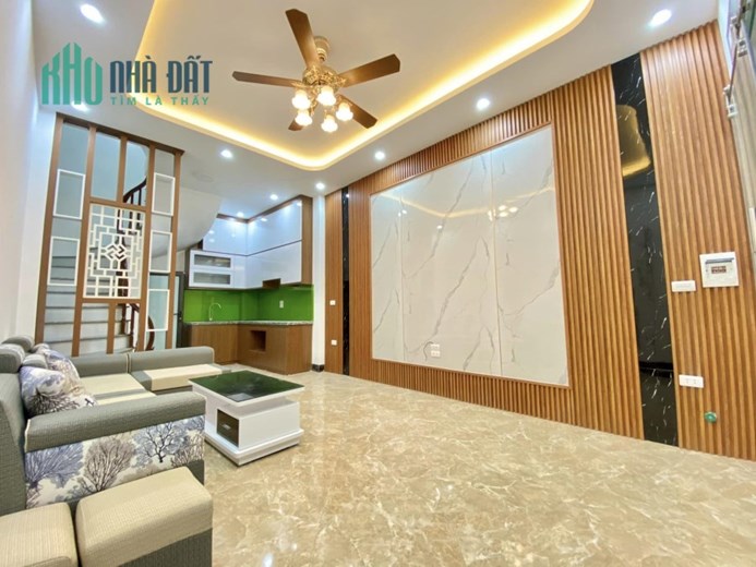 Bán nhà Hoàng Mai, oto đỗ cửa, 31m, 5T, ngõ thông, gần phố, giá hơn 3 tỷ
