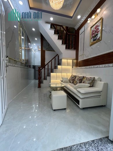 NHỈNH 2 TỶ, NỘI THẤT XỊN, BÁN NHÀ 3TẦNG MỚI, 5PN, 3VC, HẺM XE HƠI, ĐÀO TÔNG NGUYÊN, NHÀ BÈ