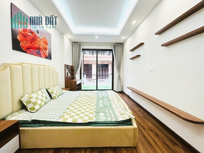 Bán nhà phố Lê Trọng Tấn, ô tô đỗ cổng, nhà đẹp, 40m, 4 ngủ, nhỉnh 4 tỷ