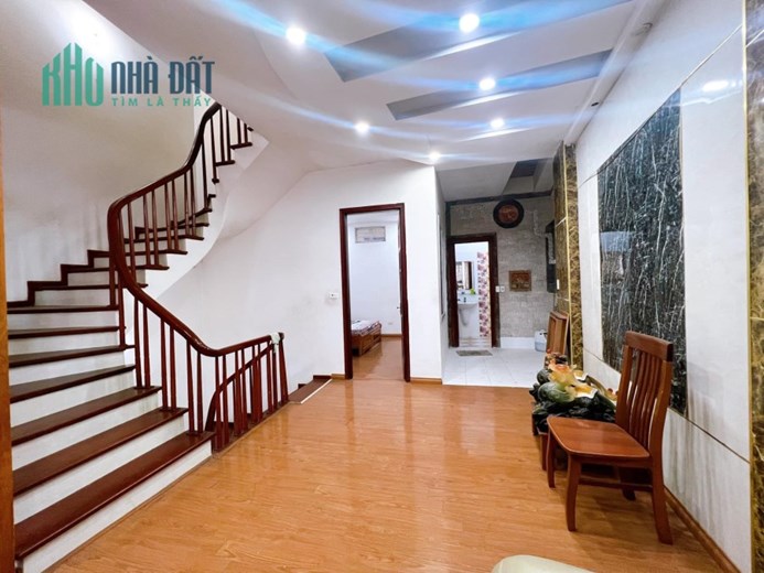 Bán nhà phố Định Công Thượng, 10m ô tô , căn góc, nhà đẹp, tặng full Nt, 42m, 3 ngủ, 3.8 tỷ