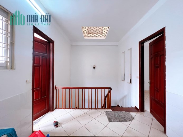 Bán nhà phố Định Công Thượng, 10m ô tô , căn góc, nhà đẹp, tặng full Nt, 42m, 3 ngủ, 3.8 tỷ