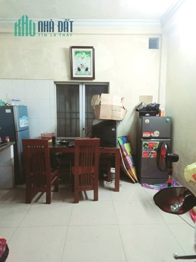 𝙉𝑮𝙐𝒀𝙀̂𝑵 𝑪𝘼̆𝑵 phố Mạc Thị Bưởi, DT 40m, mặt tiền 4m, 3 tầng. 3 ngủ và 3 vệ sinh, 8 tr/th.
