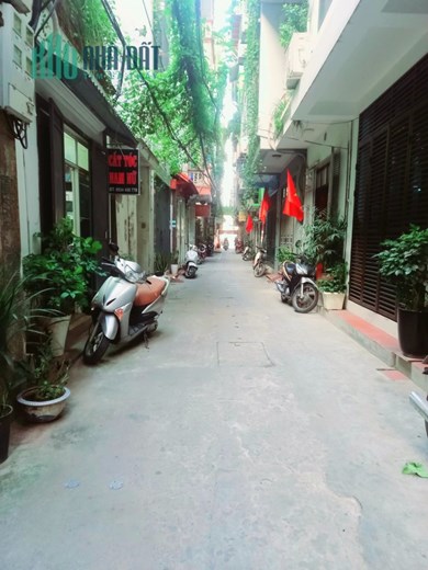 𝙉𝑮𝙐𝒀𝙀̂𝑵 𝑪𝘼̆𝑵 phố Mạc Thị Bưởi, DT 40m, mặt tiền 4m, 3 tầng. 3 ngủ và 3 vệ sinh, 8 tr/th.