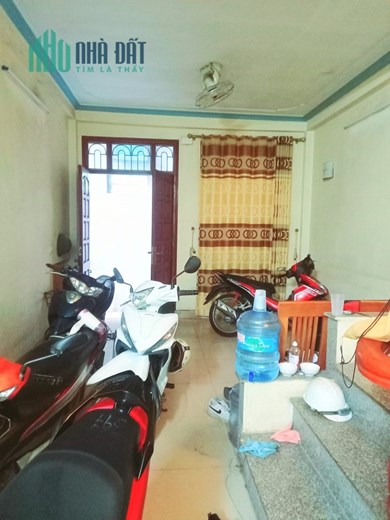 𝙉𝑮𝙐𝒀𝙀̂𝑵 𝑪𝘼̆𝑵 phố Mạc Thị Bưởi, DT 40m, mặt tiền 4m, 3 tầng. 3 ngủ và 3 vệ sinh, 8 tr/th.