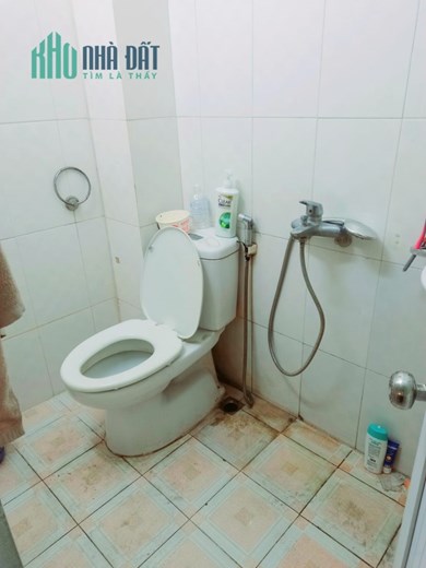 𝙉𝑮𝙐𝒀𝙀̂𝑵 𝑪𝘼̆𝑵 phố Mạc Thị Bưởi, DT 40m, mặt tiền 4m, 3 tầng. 3 ngủ và 3 vệ sinh, 8 tr/th.