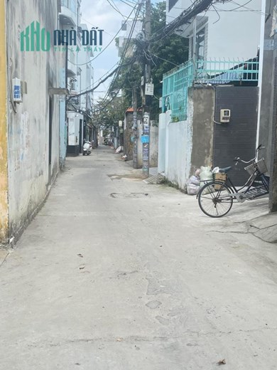 Bán nhà 4 tỷ Nơ Trang Long DTSD 100m2 gần HXH có ban công.