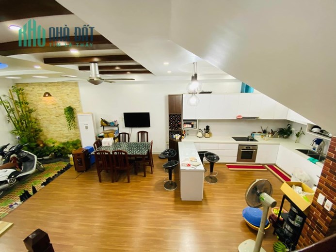 BÁN NHÀ 4 TẦNG  NGUYỄN NGỌC VŨ, CẦU GIẤY -  NHÀ SIÊU ĐẸP, NHÀ TỰ  TỰ XÂY, GẦN Ô TÔ TRÁNH.
