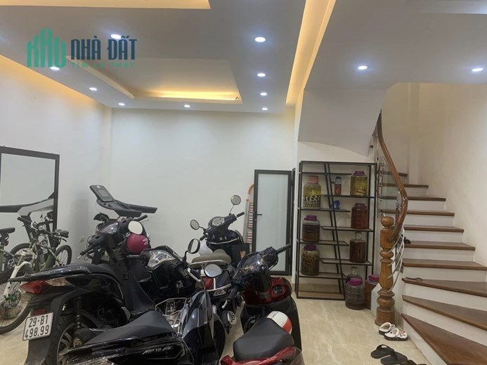 🔥NHÀ ĐẸP HOA BẰNG, CẦU GIẤY  - NHỈNH 8 TỶ - PHÂN LÔ - Ô TÔ VÀO NHÀ - FULL NỘI THẤT Ở NGAY.