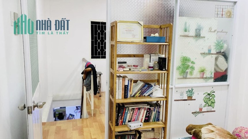 Cần bán gấp nhà 48 m2, 2 tầng, ngay trung tâm Q 4, chỉ với 3 Tỷ 990 (Đã giảm 360 Triệu)