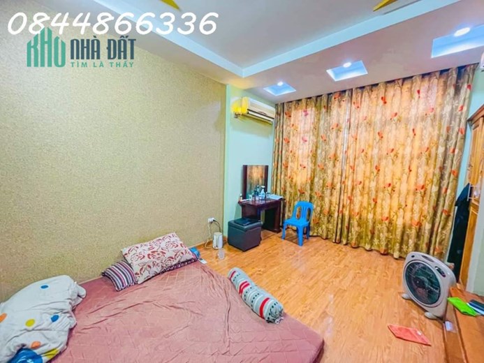 Nhà đẹp Cầu Giấy, gần phố, gia đình có 3 thế hệ ở thoải mái, 45m x 5 tầng, nhỉnh 6 tỷ