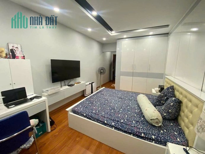 Bán nhà PHÙNG CHÍ KIÊN, PHÂN LÔ - Ô TÔ ĐỖ CỬA CÁCH PHỐ 10M, 60M2 5 TẦNG GIÁ 10 TỶ CÓ TL