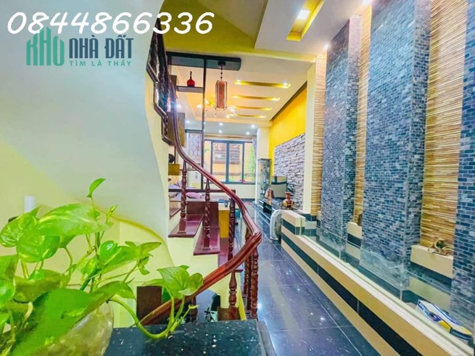 Nhà đẹp Cầu Giấy, gần phố, gia đình có 3 thế hệ ở thoải mái, 45m x 5 tầng, nhỉnh 6 tỷ
